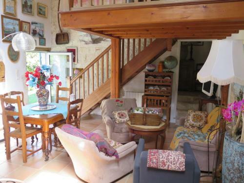 Holiday Home Les Volets Bleus