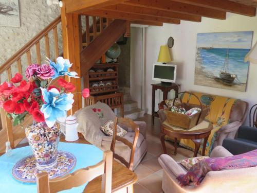 Holiday Home Les Volets Bleus
