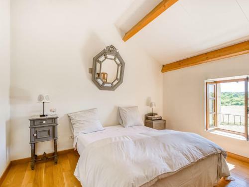 Spacious Holiday Home In Sauveterre De L�mance With Library