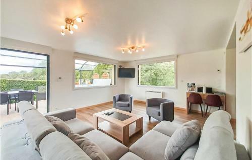 Stunning Home In Ledinghem With Jacuzzi, Sauna And Wifi