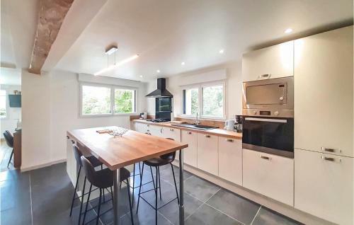 Stunning Home In Ledinghem With Jacuzzi, Sauna And Wifi