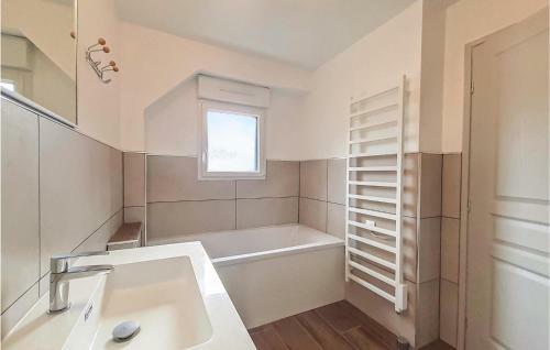Stunning Home In Ledinghem With Jacuzzi, Sauna And Wifi