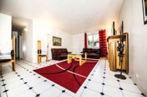 Remarkable 3-bed House In Suresnes Facing Paris
