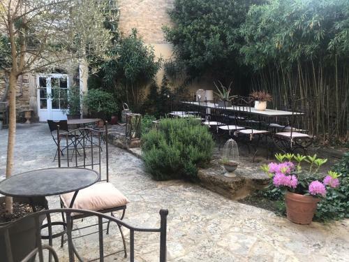 Bed & Breakfast Les Aigui�res En Provence