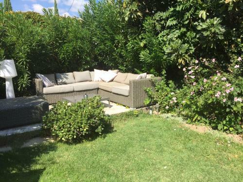 Bed & Breakfast Les Aigui�res En Provence
