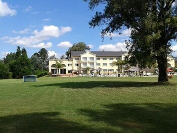 Hotel Howard Johnson Pilar Resort Spa & Convention Center
