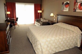 Hotel Howard Johnson Pilar Resort Spa & Convention Center