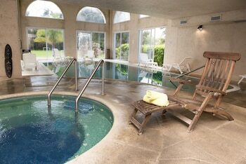 Hotel Howard Johnson Pilar Resort Spa & Convention Center