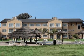 Hotel Howard Johnson Pilar Resort Spa & Convention Center