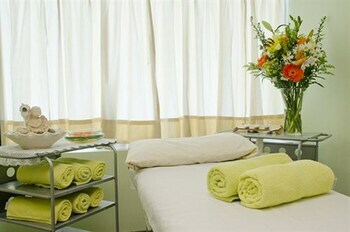 Hotel Howard Johnson Pilar Resort Spa & Convention Center