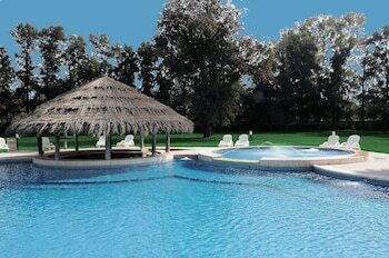 Hotel Howard Johnson Pilar Resort Spa & Convention Center