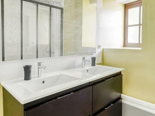 Peaceful Holiday Home In Teillots With Private Pool