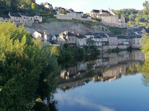 Hostal Les Gites De La Haute Bigassou