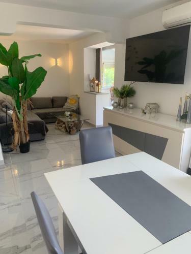Magnifique Villa Avec Piscine � Toulon