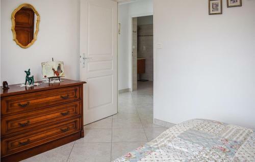 Stunning Home In Tr�l�vern With 2 Bedrooms
