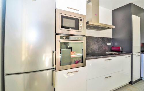Awesome Apartment In Uz�s With 3 Bedrooms