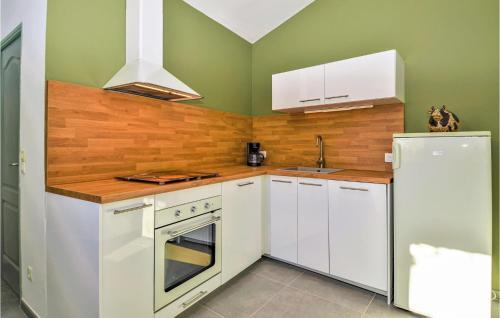 Nice Apartment In Uz�s With Wifi And 1 Bedrooms
