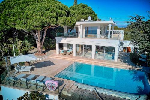 Cannes Luxury Rental - Modern Villa Supercannes