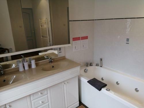 Hostal Le Relais Des Roses- Chambres D'h�tes