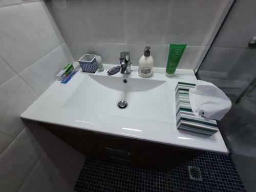 Apartamento Coquet T2 ,terrasse,parking ,4 Kms D Avignon