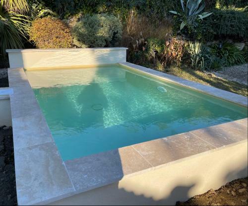 Bed & Breakfast Un Petit Coin de Paradis Avec Piscine Et Parking