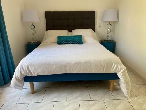 Bed & Breakfast Un Petit Coin de Paradis Avec Piscine Et Parking