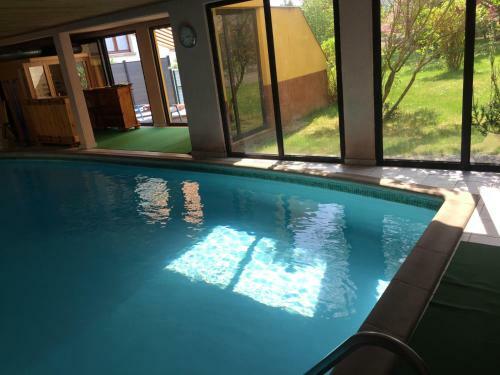 Hostal Grande Chambre Climatis�e Chez Xavier