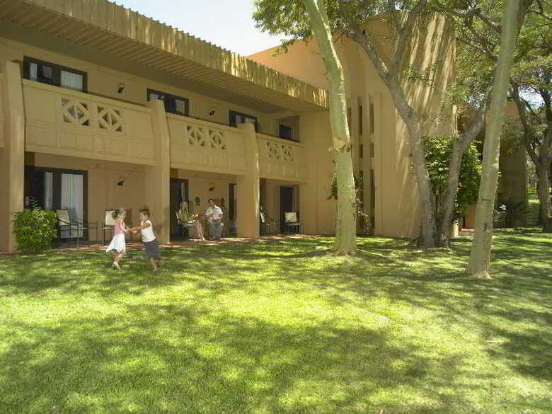 Hotel Cabanas Sun City