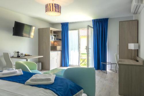 Domaine Des Pierres Dor�es