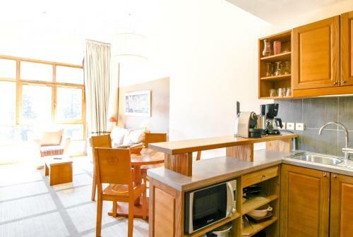 Bright, Spacious South-facing 1-bedroom Apartment