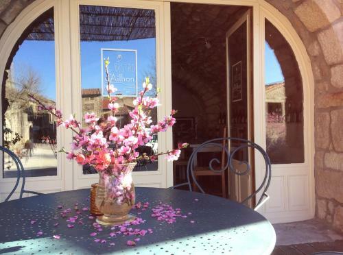 Hostal Auberge D'ailhon, Chez La Marthe X Bistro D'ailhon