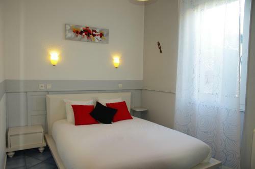 Hotel H�tel La Tour Des F�es