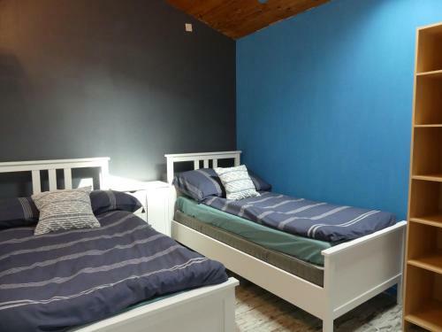 Routier Double Sleeps 6 1k, 1q, 2s Comfortable, Modern, Artistic, Fun
