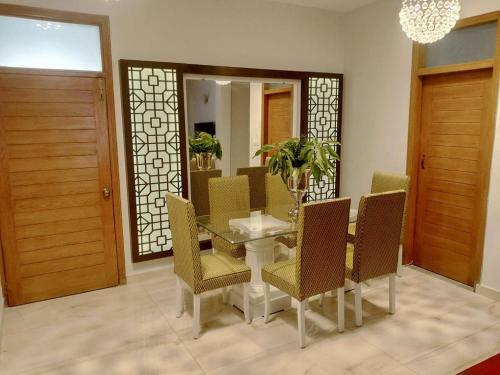 Apartamento Luxurious House, 3 Master Bedrooms, Parking