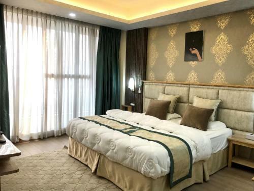 Aura Home