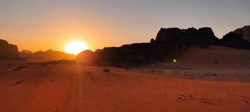 Wadi Rum Desert Eid Camp & Cave & Tours