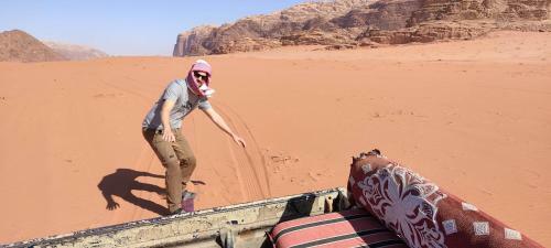 Wadi Rum Desert Eid Camp & Cave & Tours