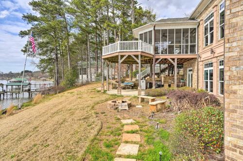 Lakefront House With Game Room, Deck And Views!