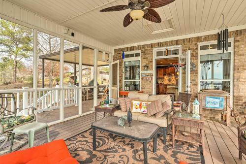 Lakefront House With Game Room, Deck And Views!
