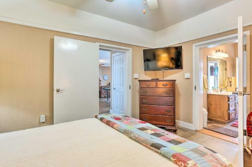 Lakefront House With Game Room, Deck And Views!