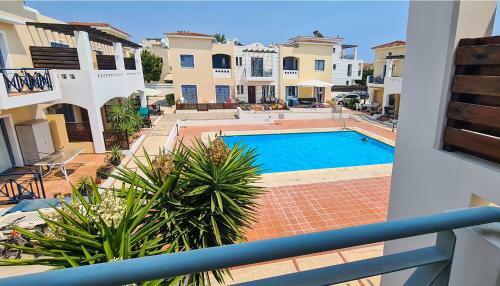 Maria's Holiday House - Communal Pool