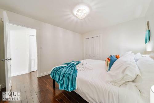 Villa New, 3bdrm Tropical Oasis, Central, Garage, Fireplace, Wifi!