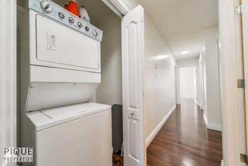Villa New, 3bdrm Tropical Oasis, Central, Garage, Fireplace, Wifi!