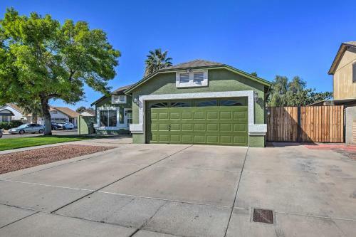 Glendale Escape With Patio, Walk To Westgate!