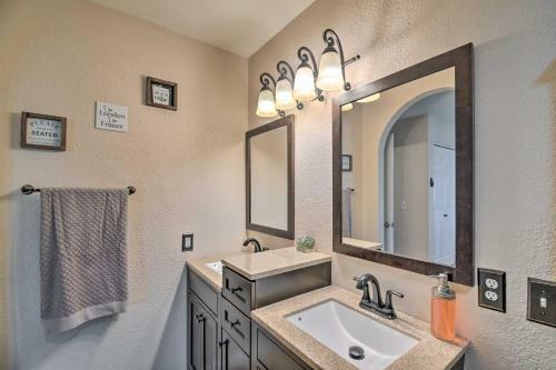 Glendale Escape With Patio, Walk To Westgate!