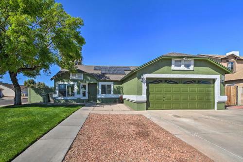 Glendale Escape With Patio, Walk To Westgate!