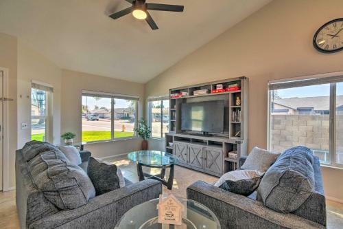 Glendale Escape With Patio, Walk To Westgate!