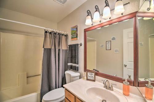 Glendale Escape With Patio, Walk To Westgate!