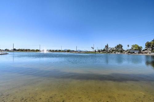 Glendale Escape With Patio, Walk To Westgate!