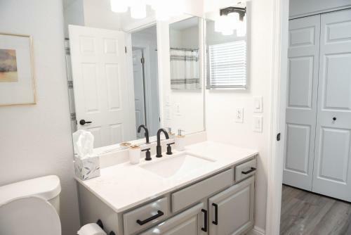 Beautifully Renovated Glendale Retreat